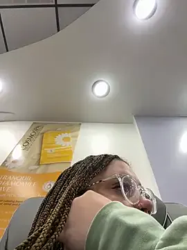 Girl-Pleasure – webcam model profile photo Image 3