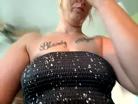 PinkyPai – webcam model profile photo Image 10