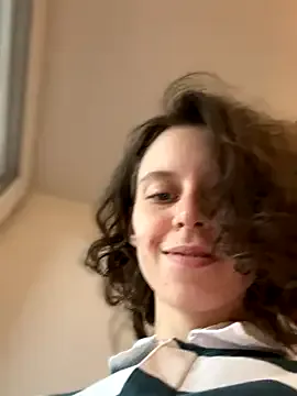 Taanni – webcam model profile photo Image 14