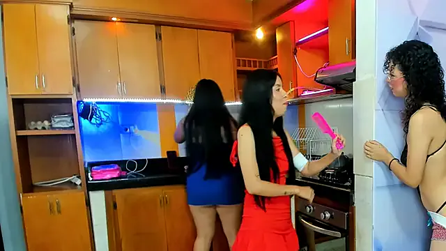 royalgirls_x Image 4