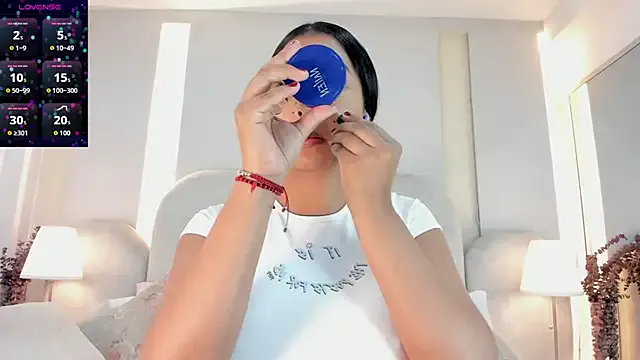 lilith_bonheur – webcam model profile photo Image 10