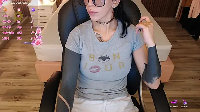 mayadashaaa – webcam model profile photo Image 2