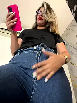 Mia--meow – webcam model profile photo Image 14