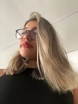 Mia--meow – webcam model profile photo Image 3