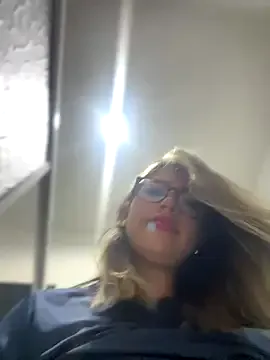 Mia--meow – webcam model profile photo Image 9