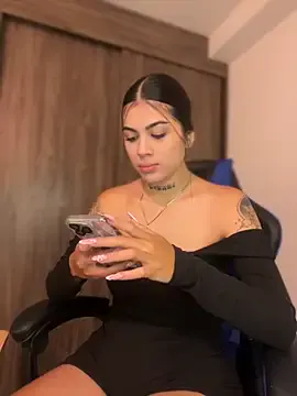 PinkyPai – webcam model profile photo Image 12