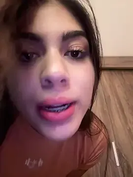 PinkyPai – webcam model profile photo Image 16