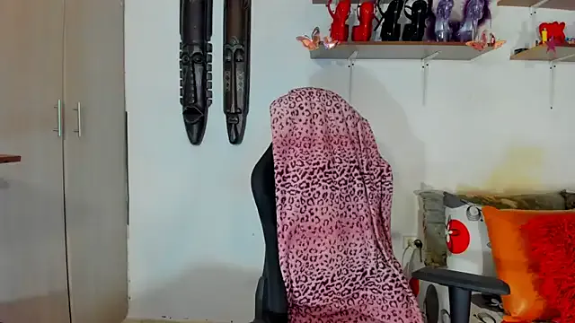 IORio2 – webcam model profile photo Image 11