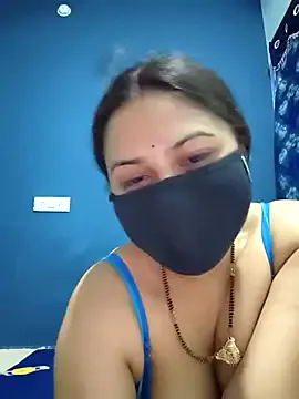 Enchantix – webcam model profile photo Image 3