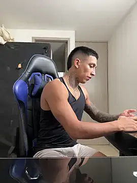 SunnyShiney – webcam model profile photo Image 3