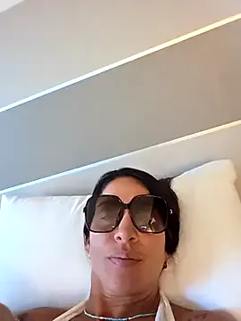 lucretiaburnaugh – webcam model profile photo Image 13