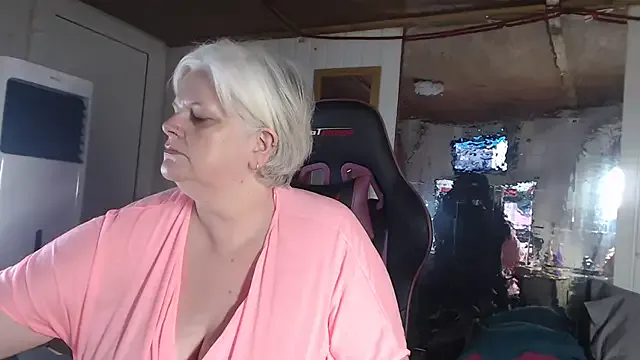 shy_suchka – webcam model profile photo Image 7