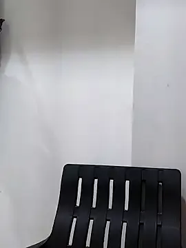 pantyless – webcam model profile photo Image 12