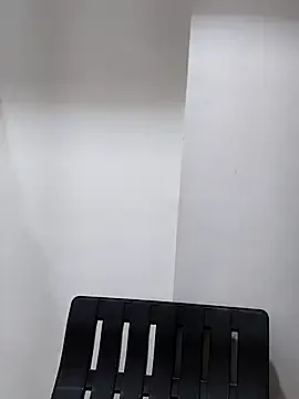 pantyless – webcam model profile photo Image 13