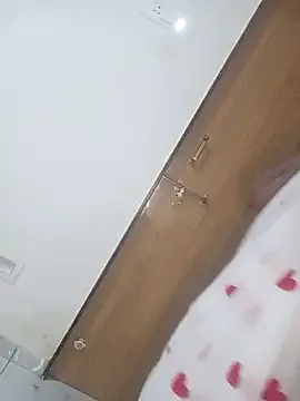 pantyless – webcam model profile photo Image 5