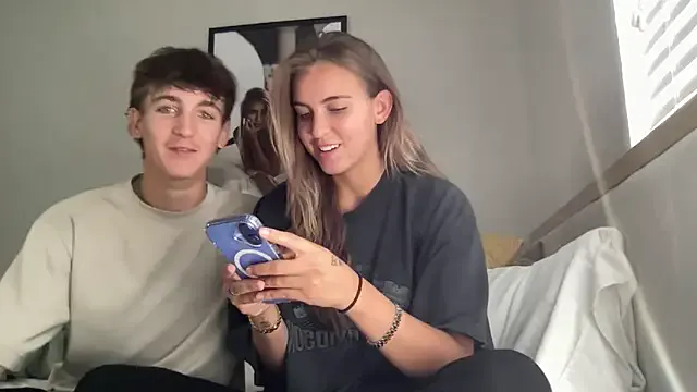 TOP_po – webcam model profile photo Image 3