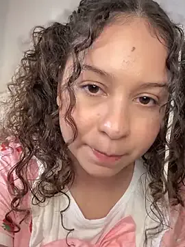 Rinamay_ – webcam model profile photo Image 2