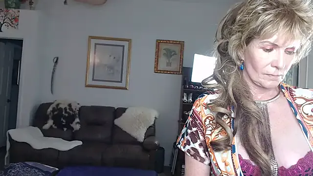 IORio2 – webcam model profile photo Image 7