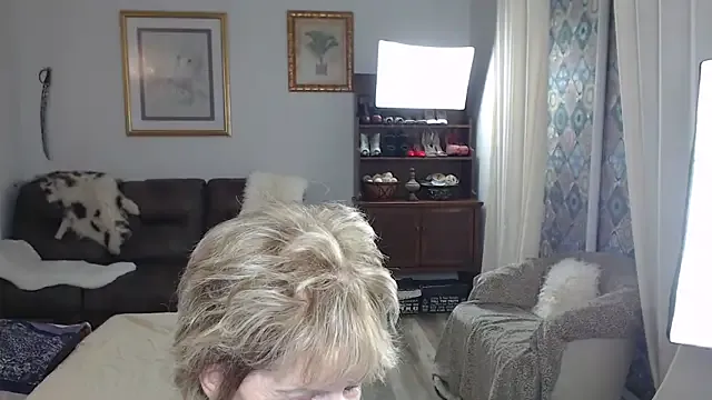 IORio2 – webcam model profile photo Image 8