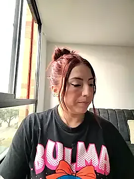 IORio2 – webcam model profile photo Image 4