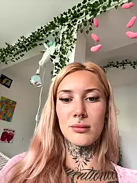 lucretiaburnaugh – webcam model profile photo Image 11