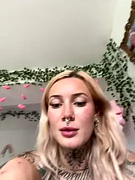 lucretiaburnaugh – webcam model profile photo Image 15