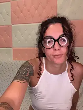 Yna-and-Yn – webcam model profile photo Image 4