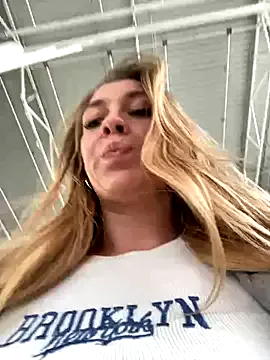 Mia--meow – webcam model profile photo Image 17