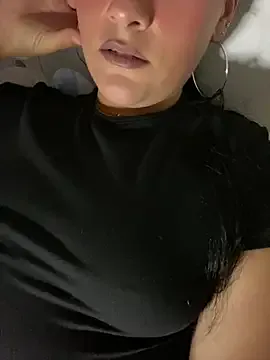 _MiaQueen_ – webcam model profile photo Image 2