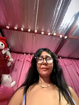 hina_porn – webcam model profile photo Image 13