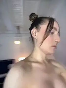 lucretiaburnaugh – webcam model profile photo Image 8