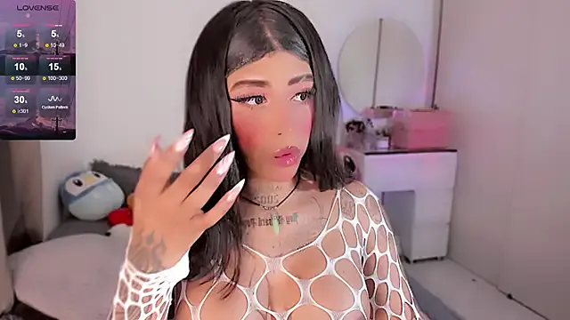 Musae – webcam model profile photo Image 9