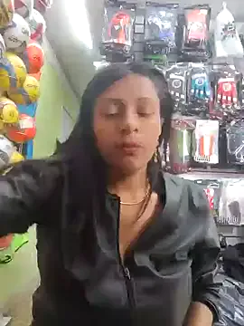 scarlethroa – webcam model profile photo Image 9