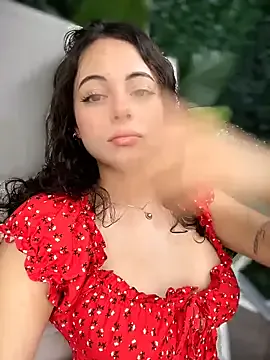 TOP_po – webcam model profile photo Image 2