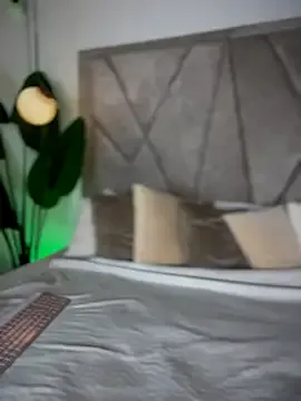 TOP_po – webcam model profile photo Image 5