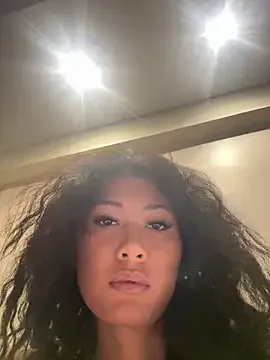 Rinamay_ – webcam model profile photo Image 3