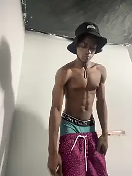 Allla – webcam model profile photo Image 15