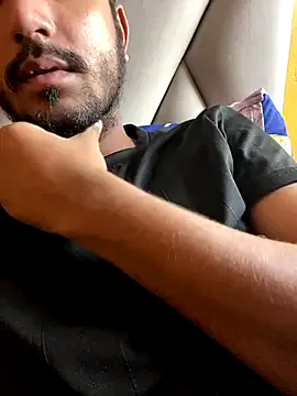 LaureMestler – webcam model profile photo Image 18