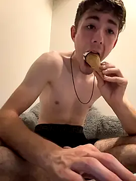 VIKITOMMY – webcam model profile photo Image 13