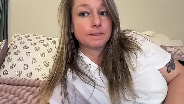 ellie_fire – webcam model profile photo Image 15