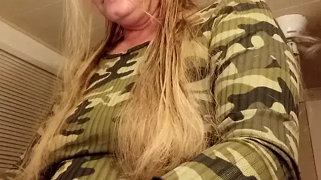 Prueberry – webcam model profile photo Image 13