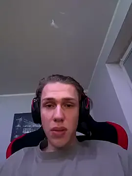 TOP_po – webcam model profile photo Image 3