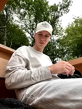 TOP_po – webcam model profile photo Image 5