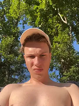 TOP_po – webcam model profile photo Image 7