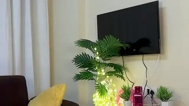 bedroomeyess – webcam model profile photo Image 13