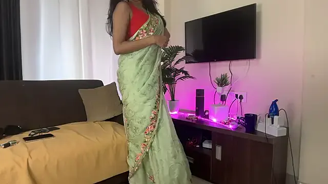 bedroomeyess – webcam model profile photo Image 7