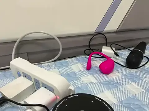 hina_porn – webcam model profile photo Image 15