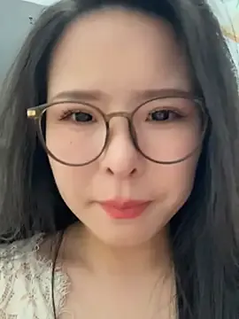 hina_porn – webcam model profile photo Image 4