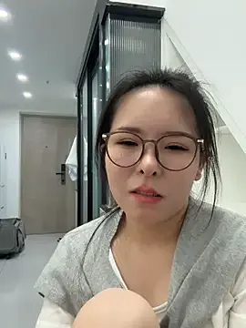 hina_porn – webcam model profile photo Image 6