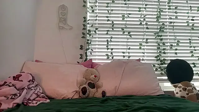 emmasky69 – webcam model profile photo Image 3